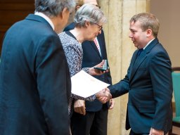 zaro_73_20170426_1181336917