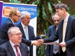 zaro_83_20170426_1930162408